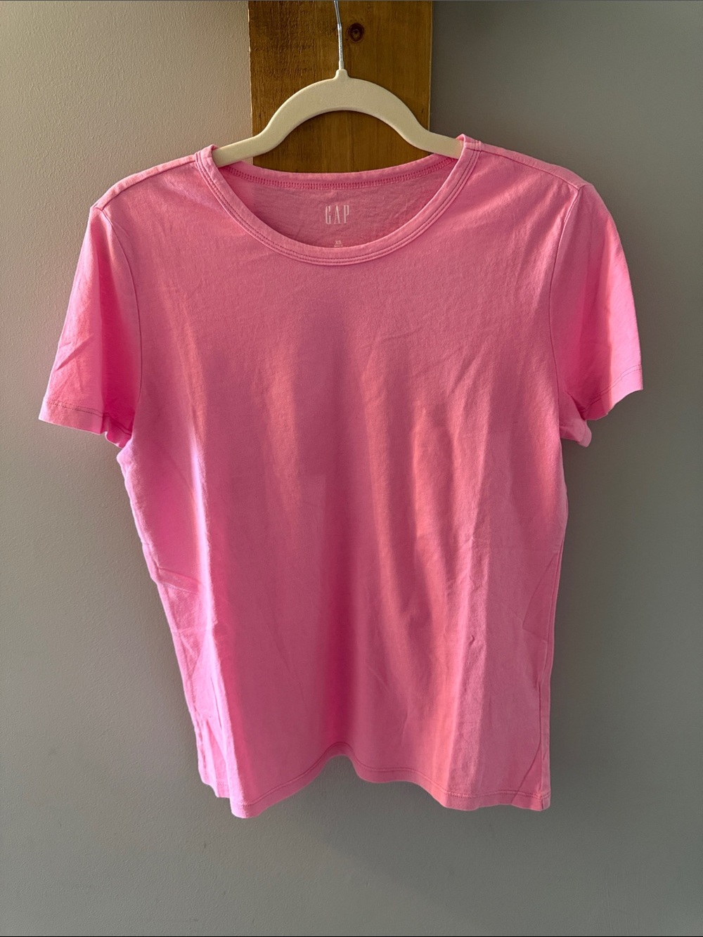 GAP Hot Pink Short Sleeve Crewneck Tee, XS, NWTs